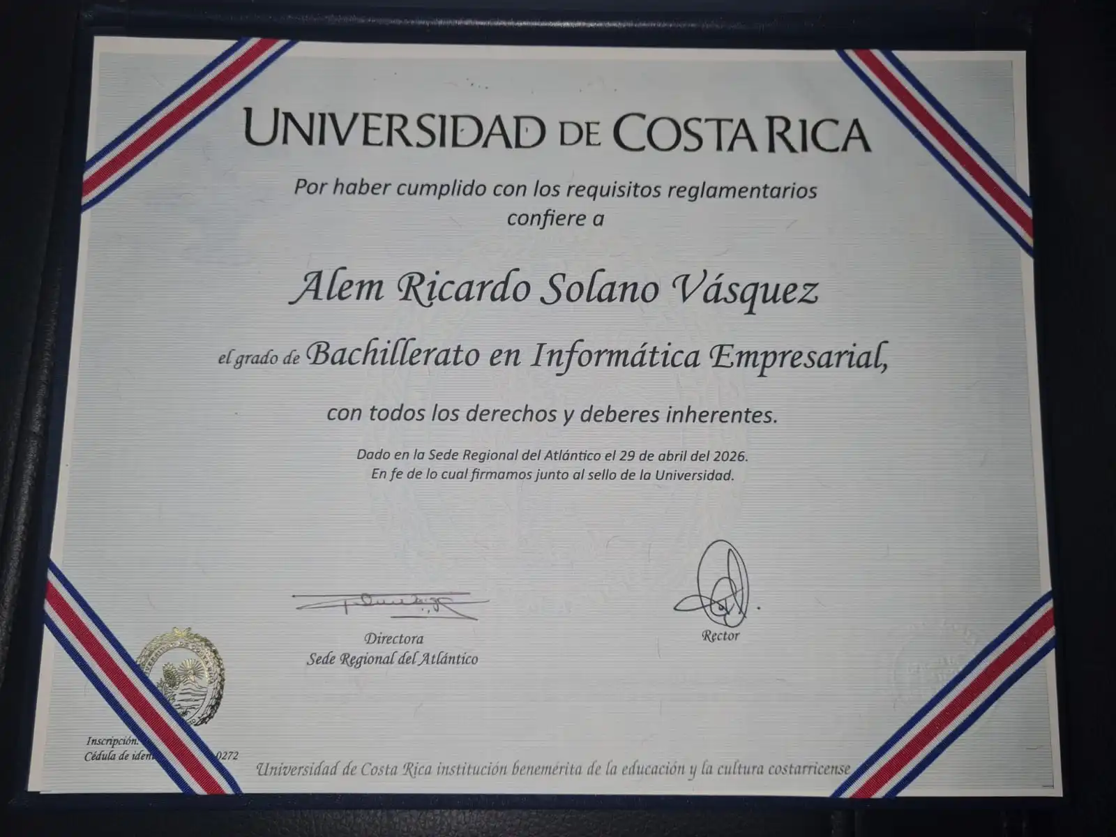 Título de {edu.degree}